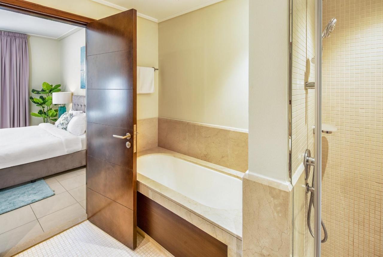 Nasma Luxury Stays - Fantastic Burj Khalifa View From This Fancy Condo Дубай Екстер'єр фото
